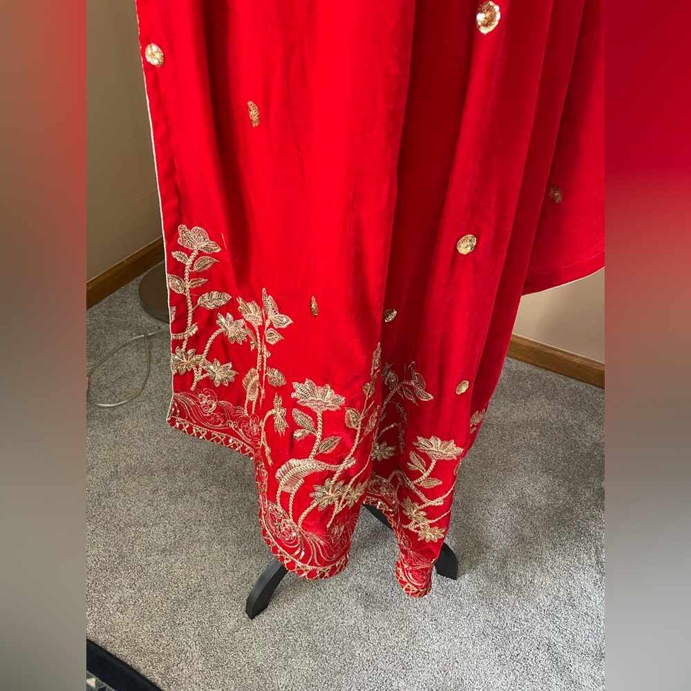 Velvet shawl